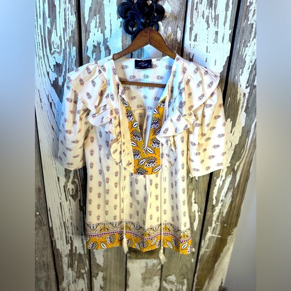Milk & Honey Paisley Blouse Size Medium Cream with Yellow Split V Neck Ties NWOT